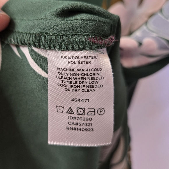 LOFT Floral Green Short Sleeve Blouse Button Shoulder Detail Size Small - Picture 5 of 9